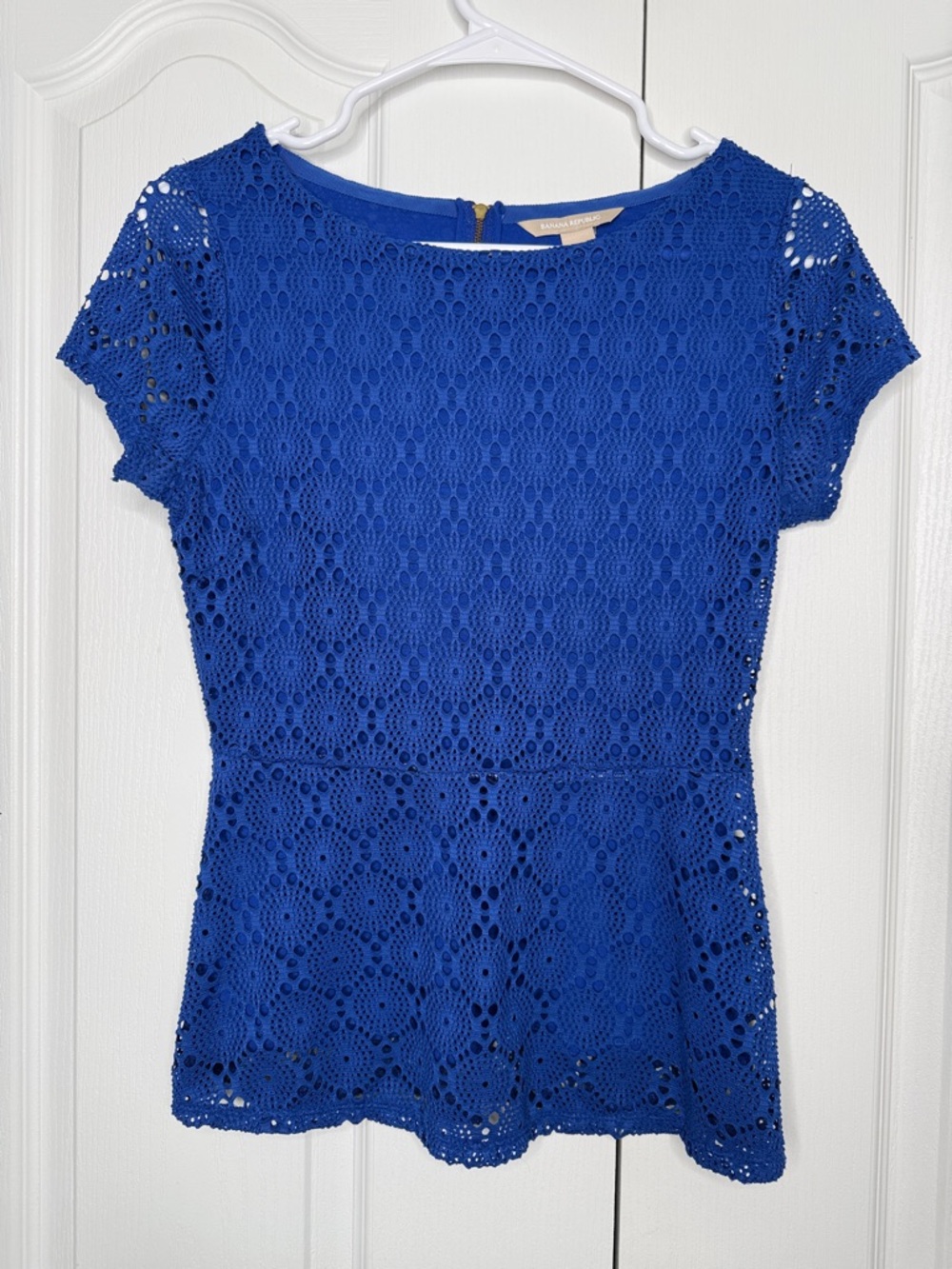 💫2/$20 - Banana Republic Cobalt blue lace peplum top  size 2P